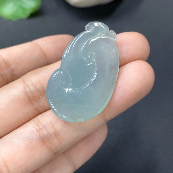 古玩玉器78天然翡翠如意題材掛墜拍賣,當前價格270元