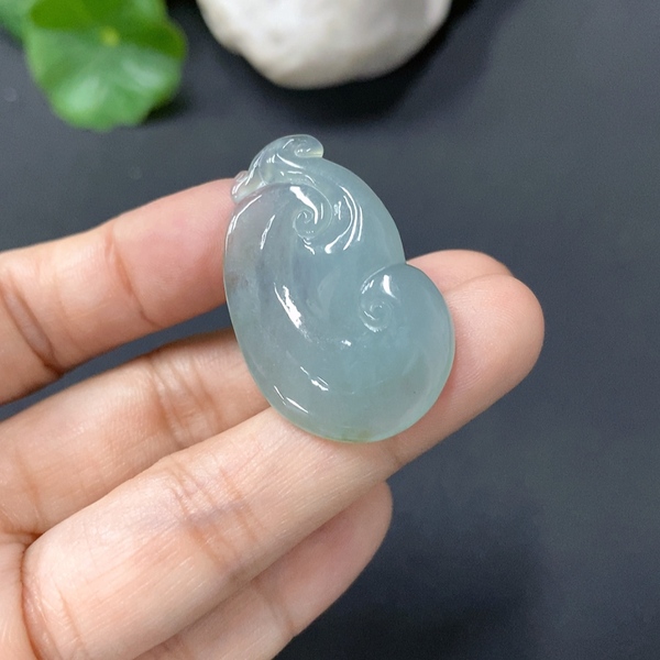 古玩玉器78天然翡翠如意題材掛墜拍賣,當前價格270元