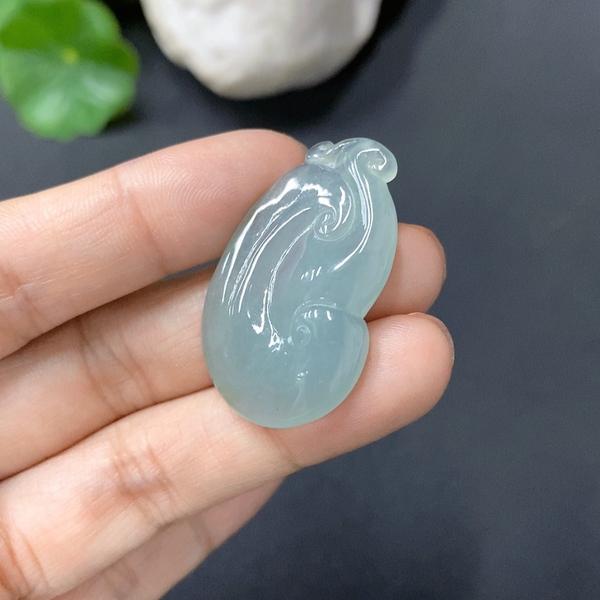 古玩玉器78天然翡翠如意題材掛墜拍賣,當前價格270元