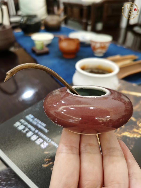 古玩陶瓷清中期祭紅釉水盂真品鑒賞圖