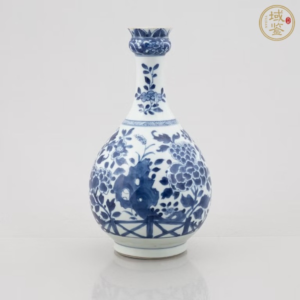 古玩陶瓷花卉紋青花蒜頭瓶真品鑒賞圖