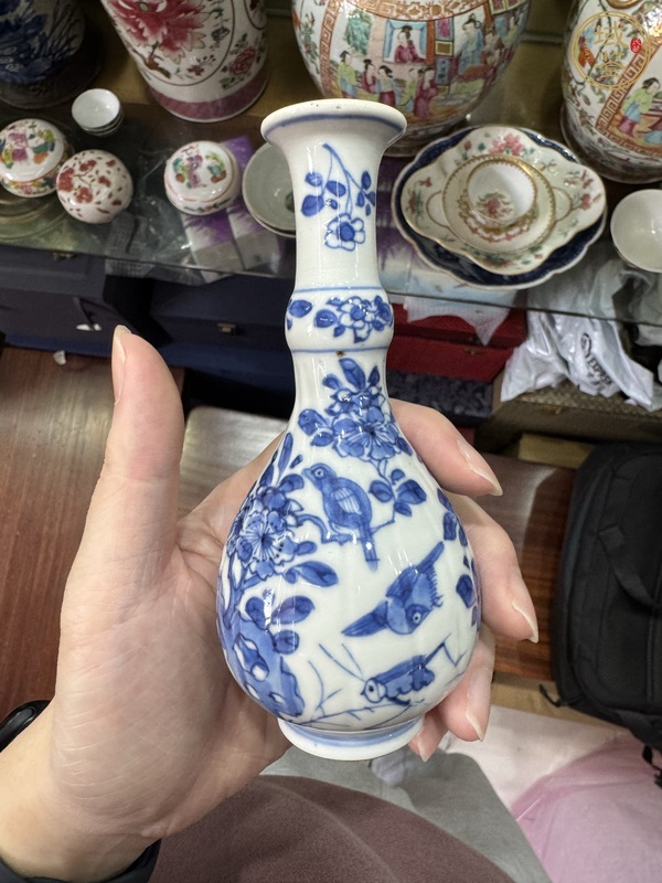 古玩陶瓷花鳥紋青花長頸撇口瓶真品鑒賞圖