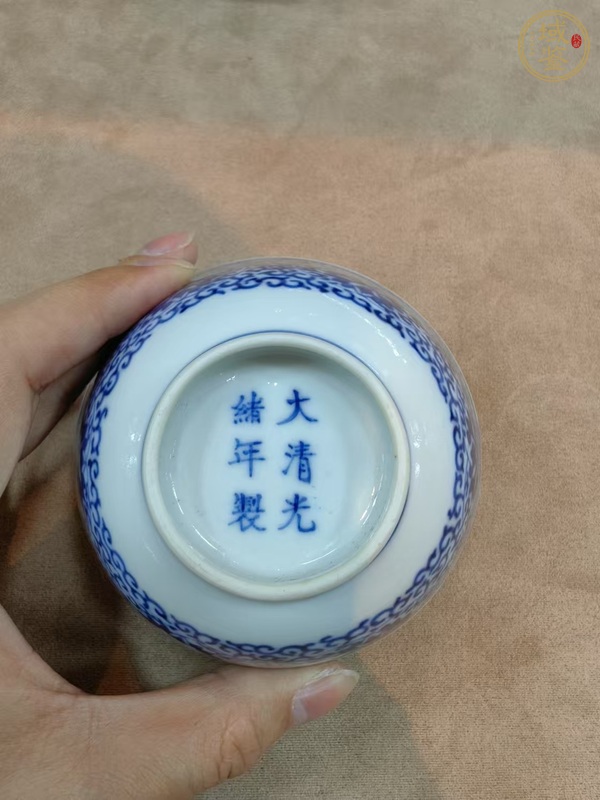 古玩陶瓷清光緒青花纏枝花卉龍紋蓋碗真品鑒賞圖