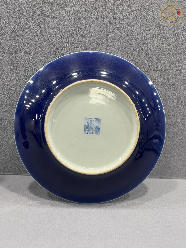 古玩陶瓷外霽藍(lán)釉內(nèi)青花纏枝花紋盤真品鑒賞圖