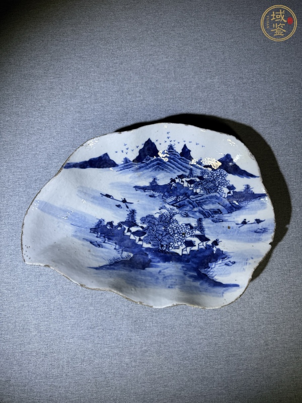 古玩陶瓷山水紋青花盤真品鑒賞圖