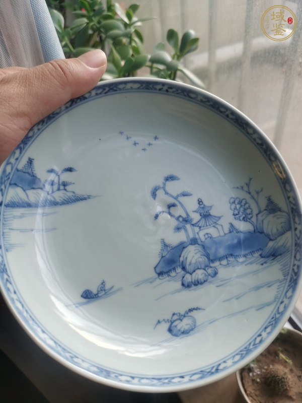 古玩陶瓷山水紋青花盤真品鑒賞圖