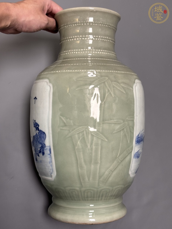 古玩陶瓷豆青釉青花尊真品鑒賞圖