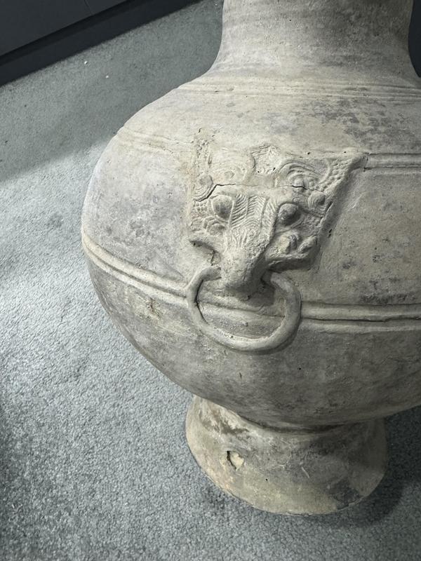 古玩陶瓷鋪首銜環(huán)瓶拍賣,當(dāng)前價(jià)格2000元