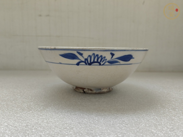 古玩陶瓷青花花卉紋碗真品鑒賞圖