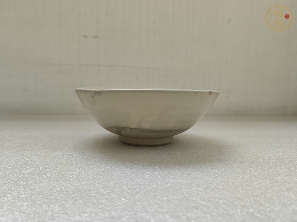 古玩陶瓷磁州窯淺黃釉茶碗真品鑒賞圖