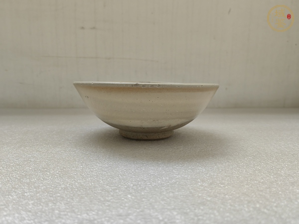 古玩陶瓷磁州窯淺黃釉茶碗真品鑒賞圖