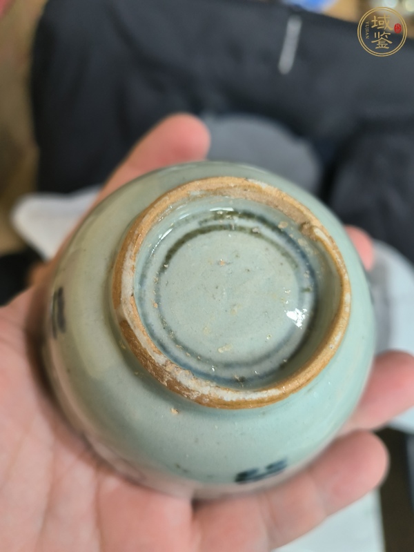 古玩陶瓷豆青釉青花八卦紋杯真品鑒賞圖