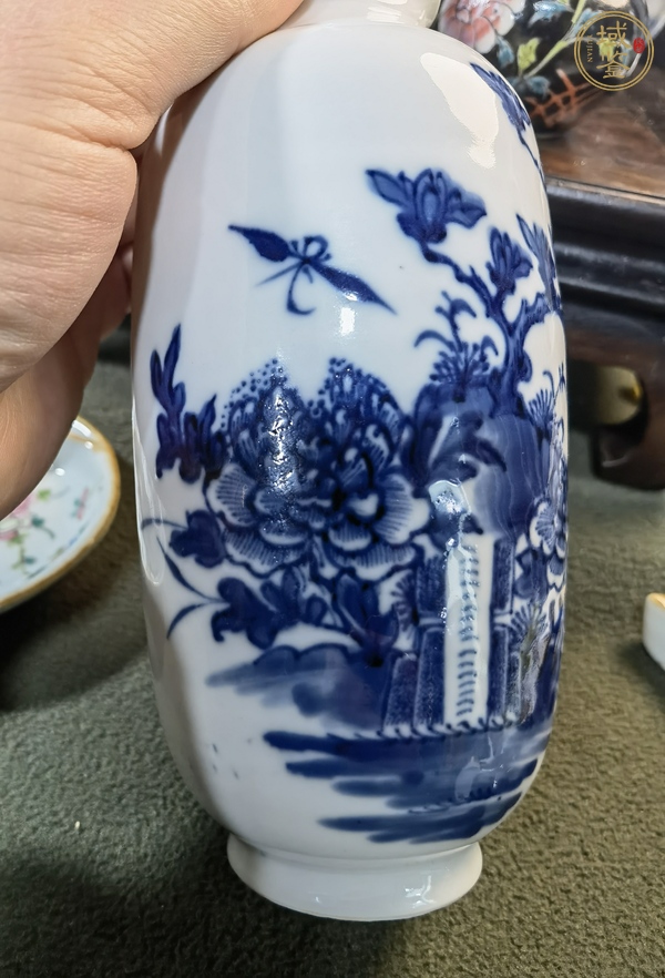 古玩陶瓷青花蝶戀花紋燈籠瓶真品鑒賞圖