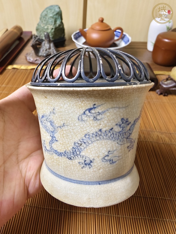 古玩陶瓷日本明治哥釉青花龍紋香爐真品鑒賞圖