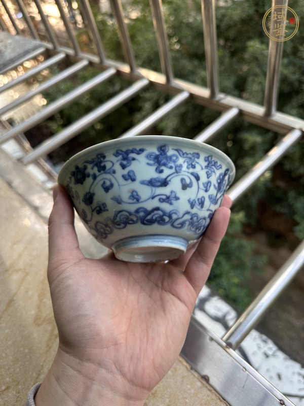 古玩陶瓷青花纏枝花卉紋碗真品鑒賞圖