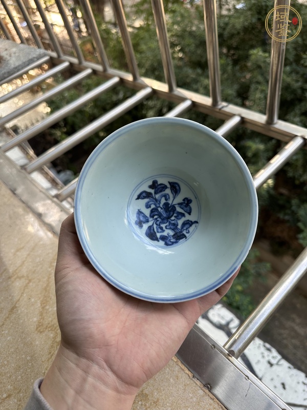 古玩陶瓷青花纏枝花卉紋碗真品鑒賞圖