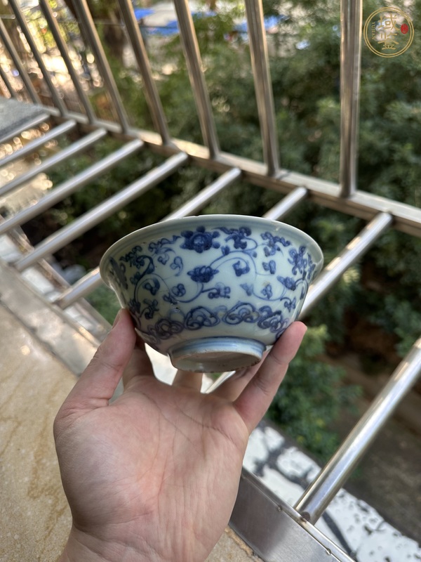 古玩陶瓷青花纏枝花卉紋碗真品鑒賞圖