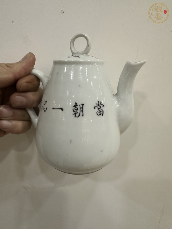 古玩陶瓷粉彩仙鶴紋茶壺真品鑒賞圖