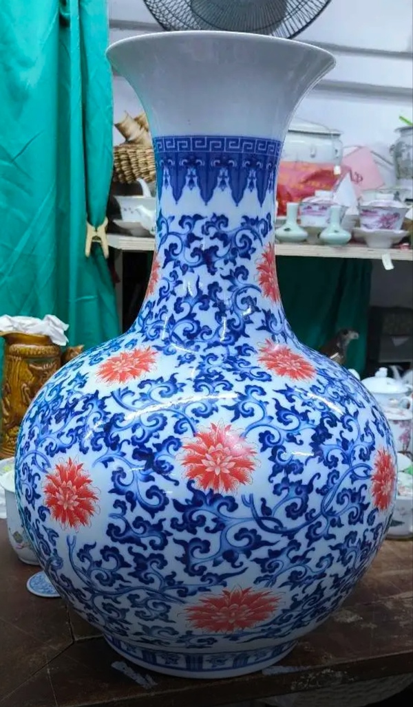 古玩陶瓷青花礬紅花卉紋撇口瓶拍賣,當前價格888元
