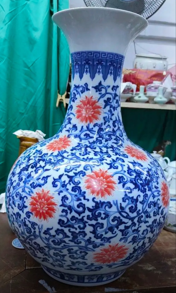古玩陶瓷青花礬紅花卉紋撇口瓶拍賣,當前價格888元