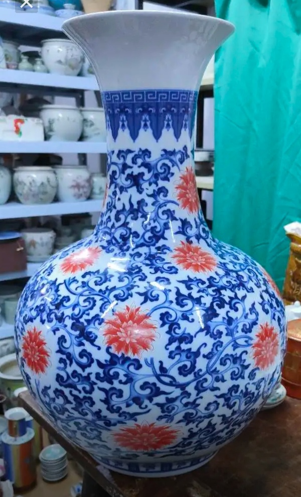 古玩陶瓷青花礬紅花卉紋撇口瓶拍賣,當前價格888元