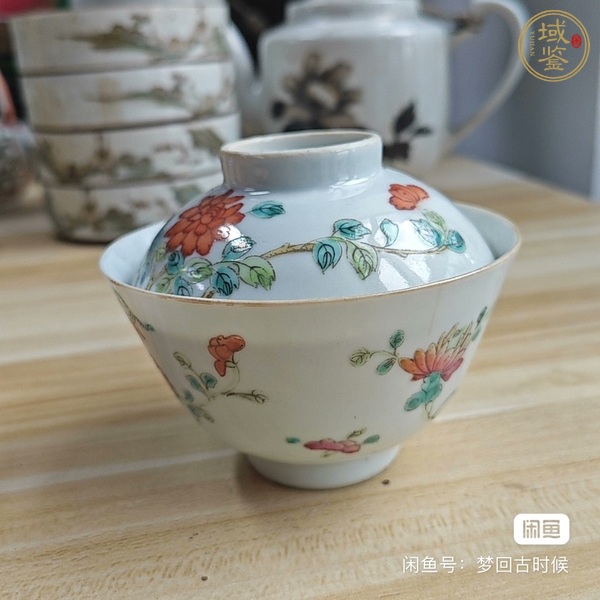 古玩陶瓷粉彩花卉蟲草紋蓋盒真品鑒賞圖