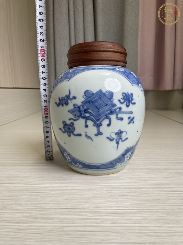 古玩陶瓷青花冰梅開光博古圖蓋罐真品鑒賞圖