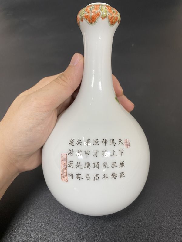 古玩陶瓷【2025精品琺瑯彩】乾隆大閱圖人物紋蒜頭瓶拍賣(mài)，當(dāng)前價(jià)格198000元