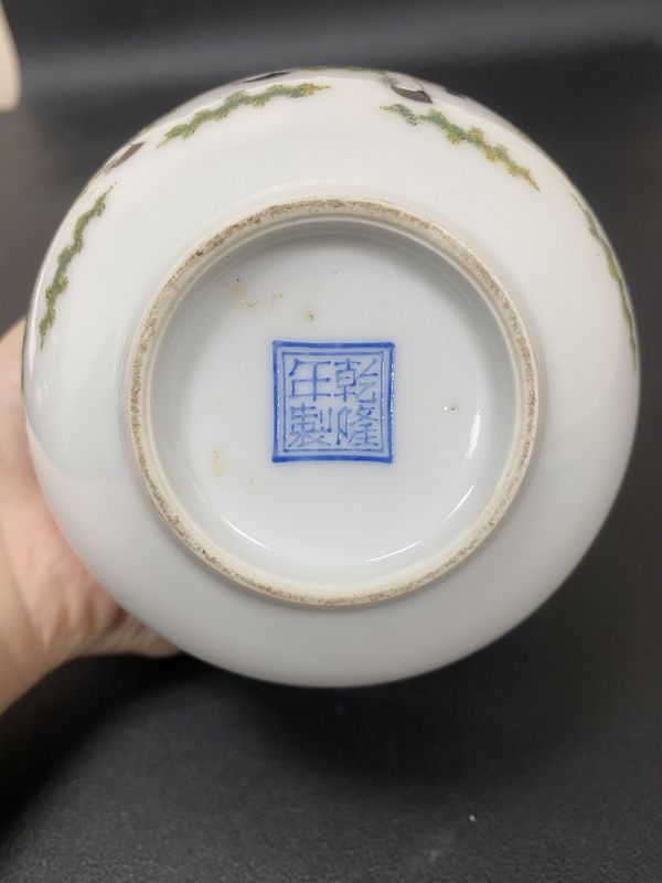 古玩陶瓷【2025精品琺瑯彩】乾隆大閱圖人物紋蒜頭瓶拍賣(mài)，當(dāng)前價(jià)格198000元