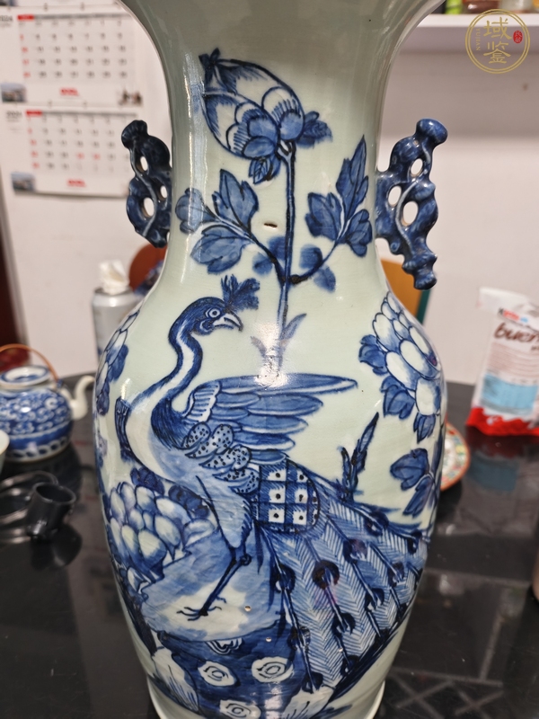 古玩陶瓷晚清豆青青花瓶真品鑒賞圖