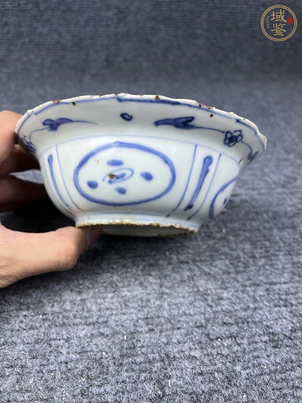 古玩陶瓷青花開窗花卉紋碗真品鑒賞圖