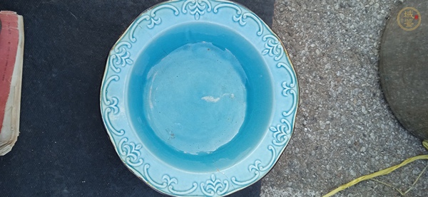 古玩陶瓷藍釉印花盤真品鑒賞圖