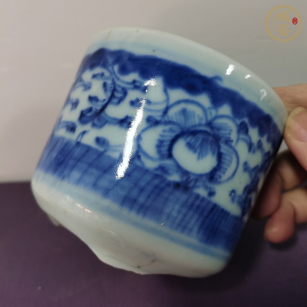 古玩陶瓷青花淡描花卉紋香爐真品鑒賞圖