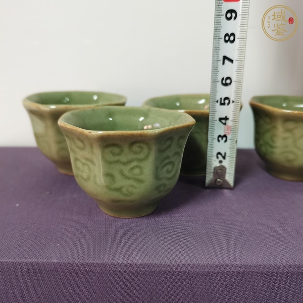 古玩陶瓷青釉刻花茶杯真品鑒賞圖