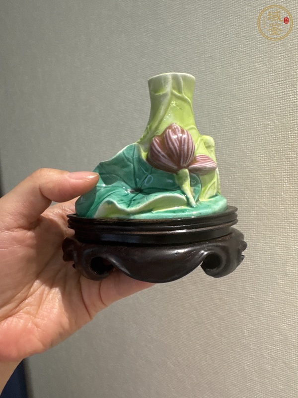 古玩陶瓷荷葉瓶真品鑒賞圖