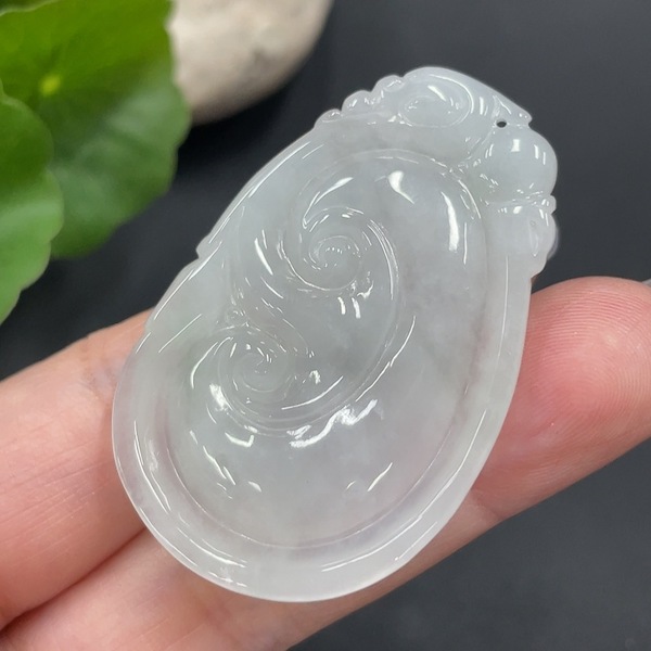 古玩玉器103天然翡翠如意題材掛件拍賣,當前價格380元