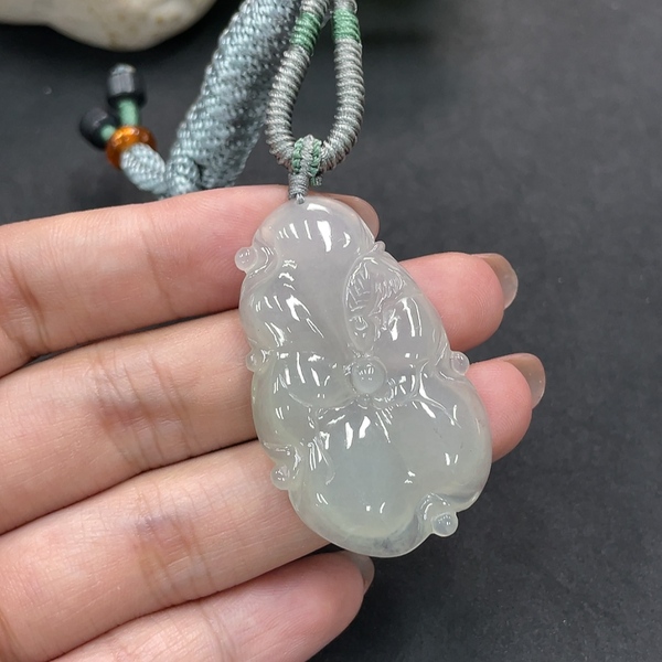 古玩玉器119天然翡翠荷花題材掛件拍賣,當前價格270元