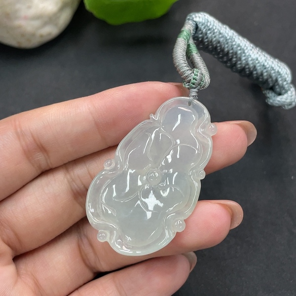 古玩玉器119天然翡翠荷花題材掛件拍賣,當前價格270元