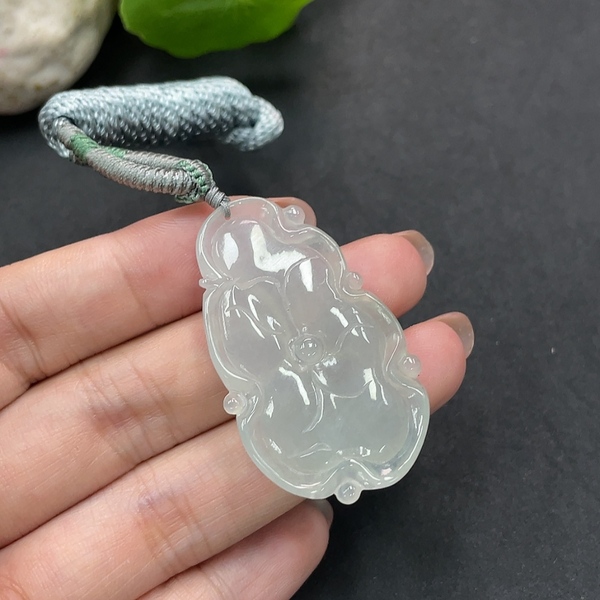 古玩玉器119天然翡翠荷花題材掛件拍賣,當前價格270元