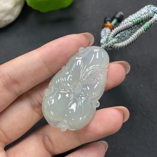 古玩玉器119天然翡翠荷花題材掛件拍賣,當前價格270元
