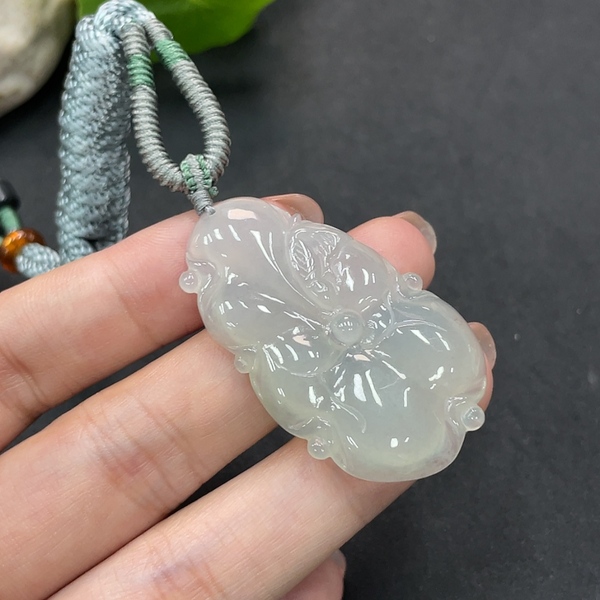 古玩玉器119天然翡翠荷花題材掛件拍賣,當前價格270元