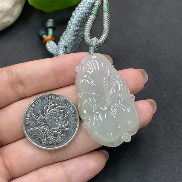 古玩玉器119天然翡翠荷花題材掛件拍賣,當前價格270元