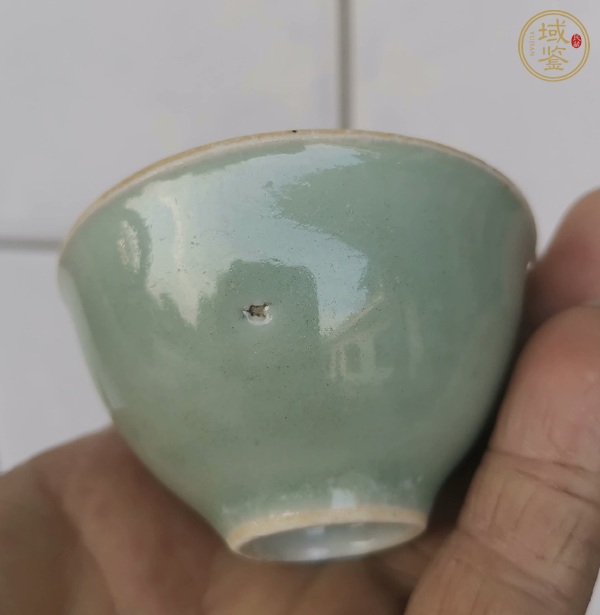 古玩陶瓷豆青釉杯真品鑒賞圖