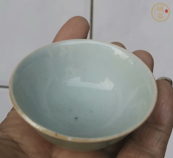 古玩陶瓷豆青釉杯真品鑒賞圖