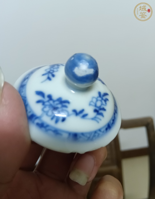 古玩陶瓷花卉紋青花執(zhí)壺真品鑒賞圖