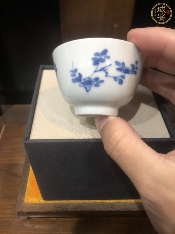 古玩陶瓷花卉紋青花杯真品鑒賞圖