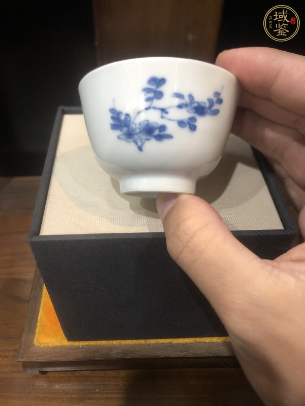 古玩陶瓷花卉紋青花杯真品鑒賞圖