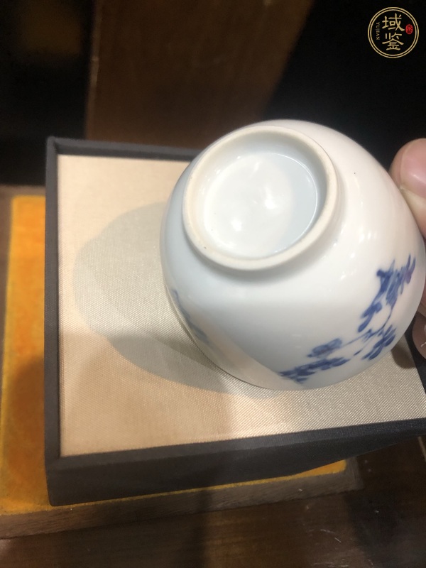 古玩陶瓷花卉紋青花杯真品鑒賞圖