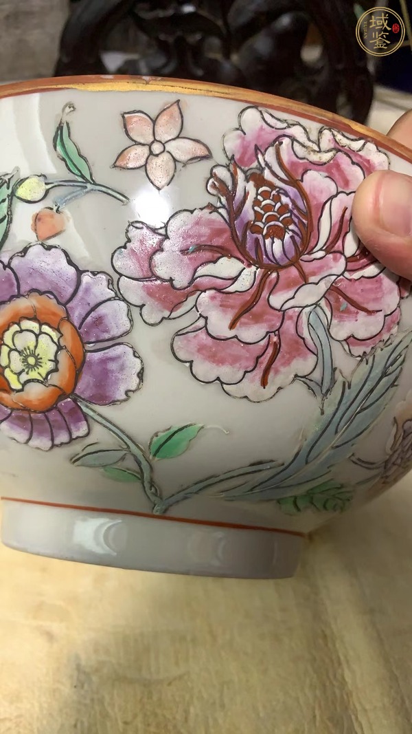 古玩陶瓷粉彩花卉紋碗真品鑒賞圖