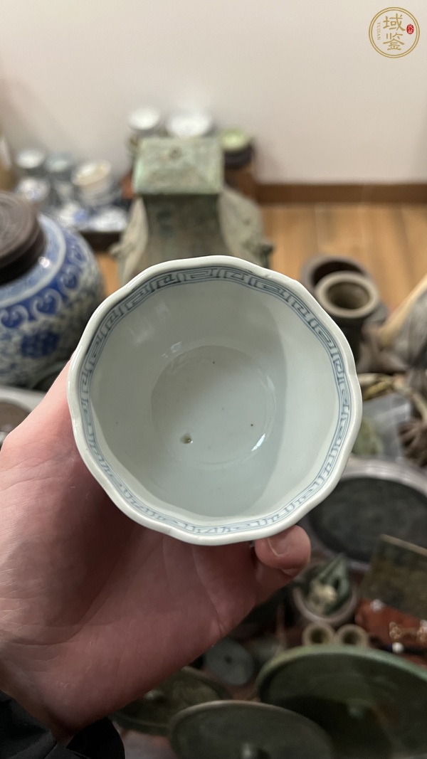 古玩陶瓷山水紋青花杯真品鑒賞圖